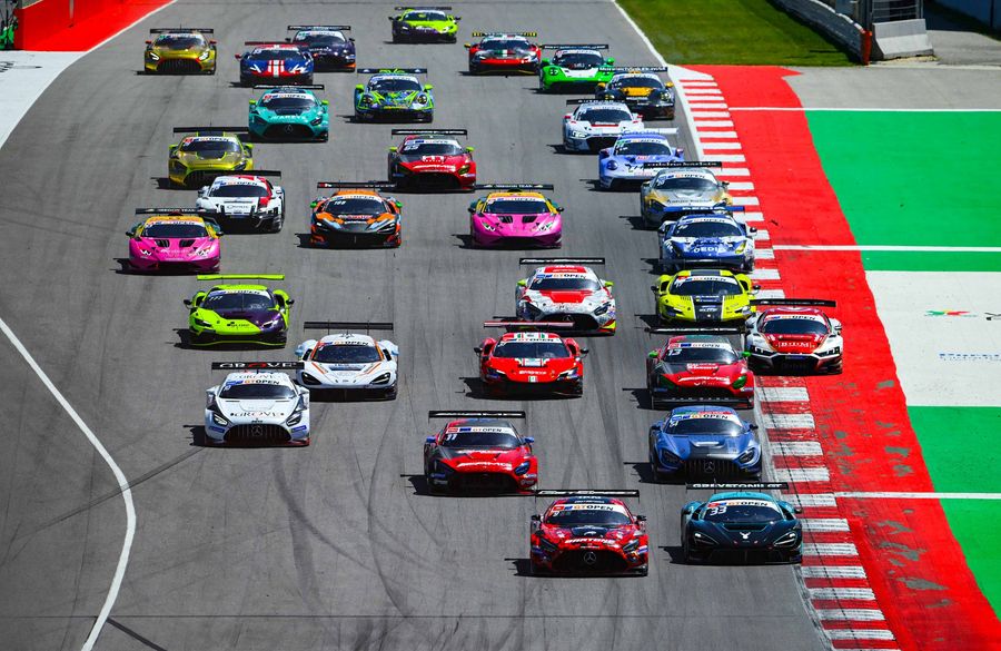 The GT Open sets off for another exciting season, 29 cars at Portimão